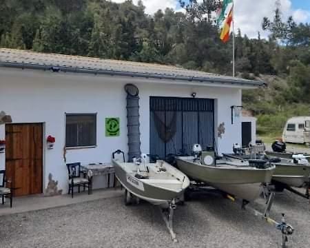R U Ready Fishing, River Ebro Мекіненса Екстер'єр фото