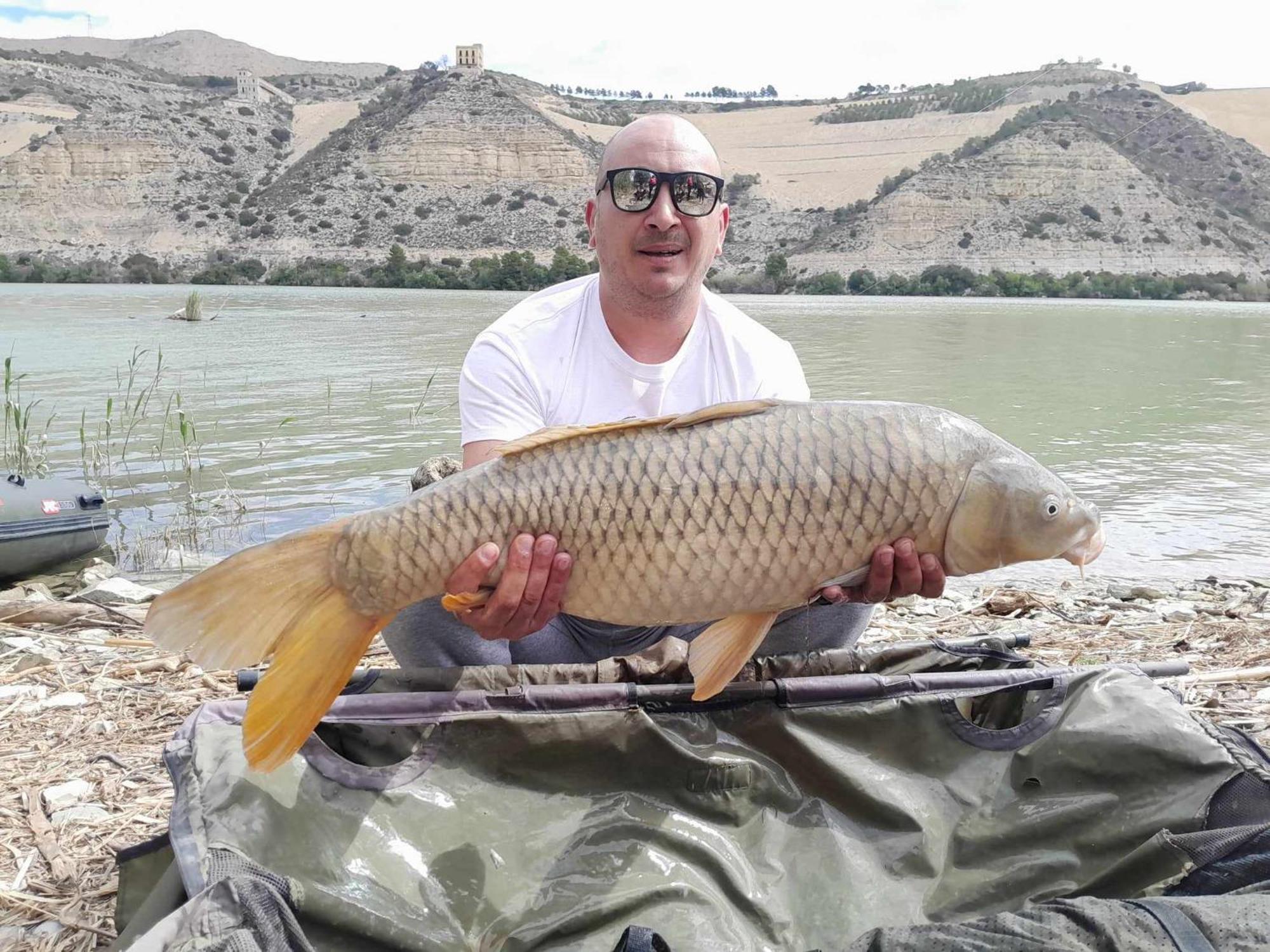 R U Ready Fishing, River Ebro Мекіненса Екстер'єр фото